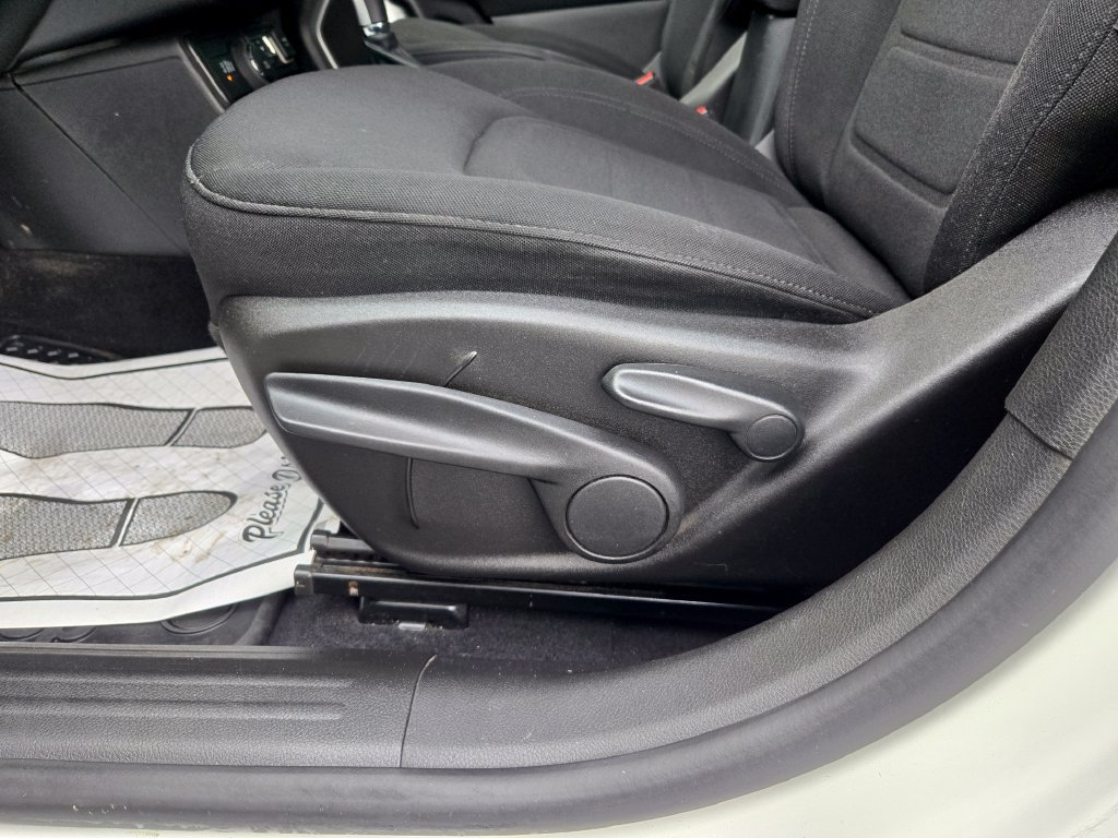 Used 2019 Jeep Renegade Latitude w/ Cold Weather Group AWD/4WD image 15