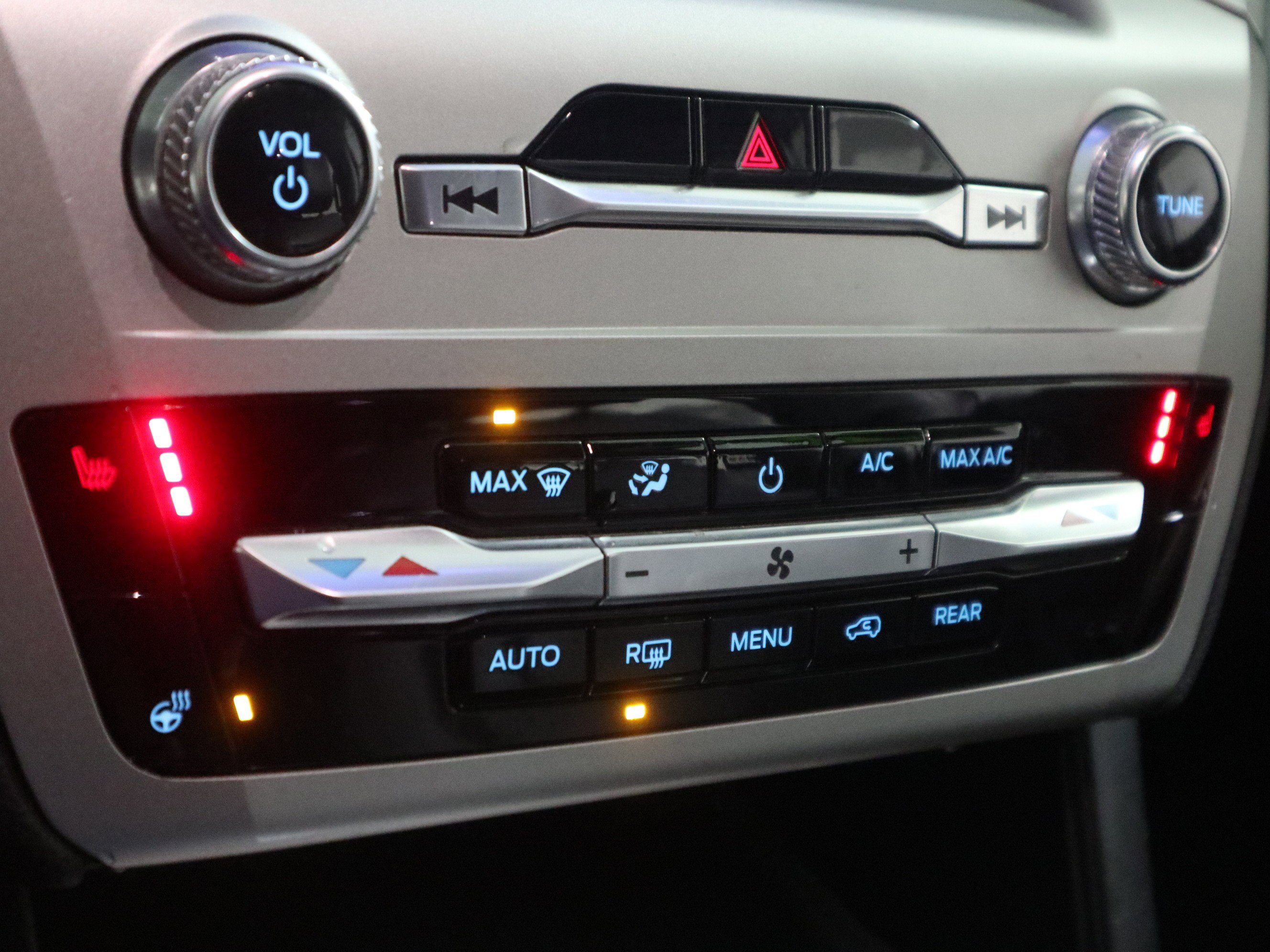 Used 2022 Ford Explorer XLT w/ Equipment Group 202A image 23