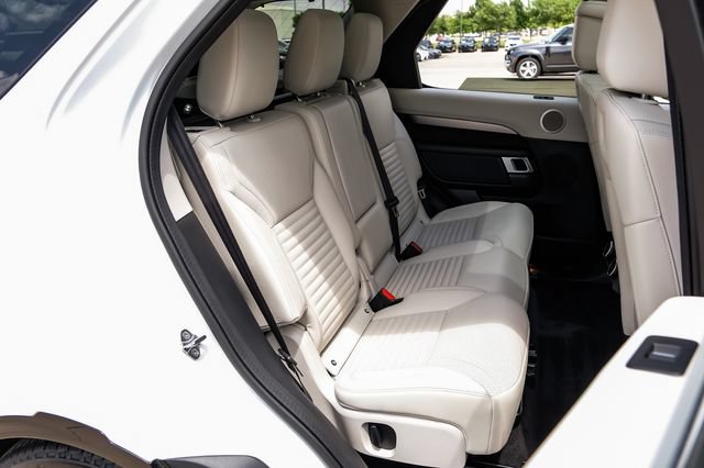 Used 2025 Land Rover Discovery Dynamic SE AWD/4WD image 49