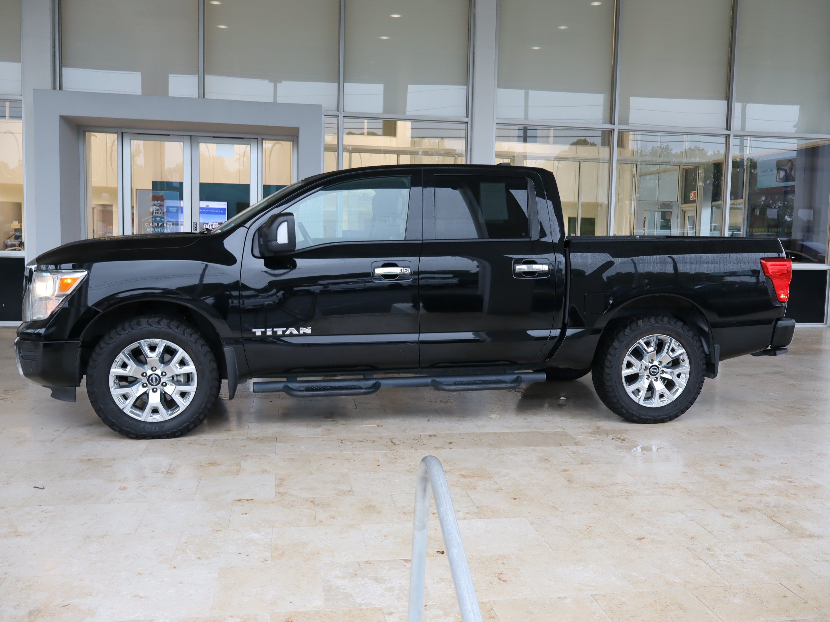 Used 2023 Nissan Titan SV w/ SV Convenience Package AWD/4WD image 7