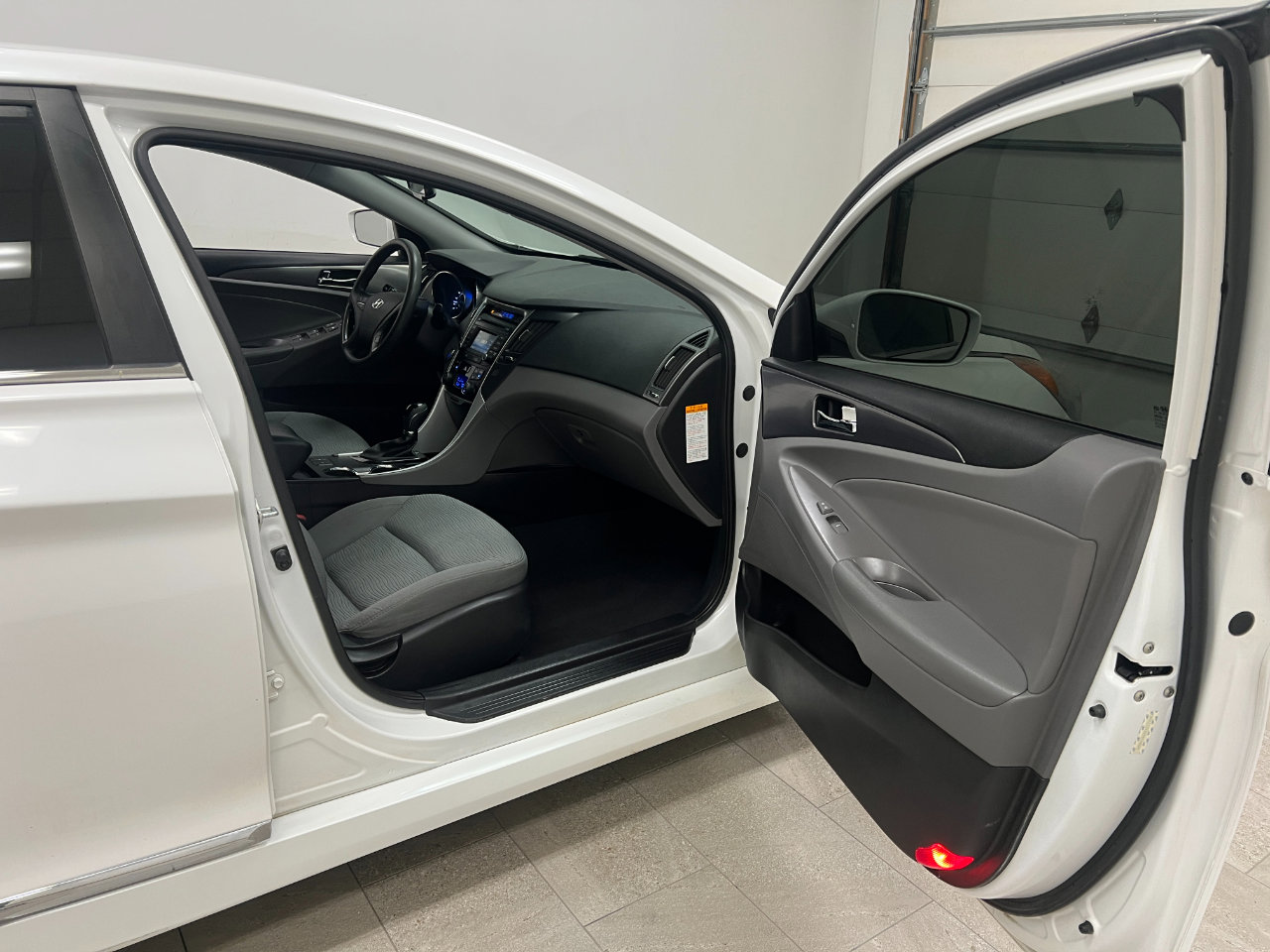 Used 2014 Hyundai Sonata Hybrid image 24