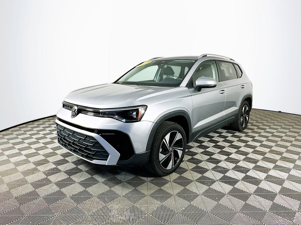 Used 2025 Volkswagen Taos SE image 5