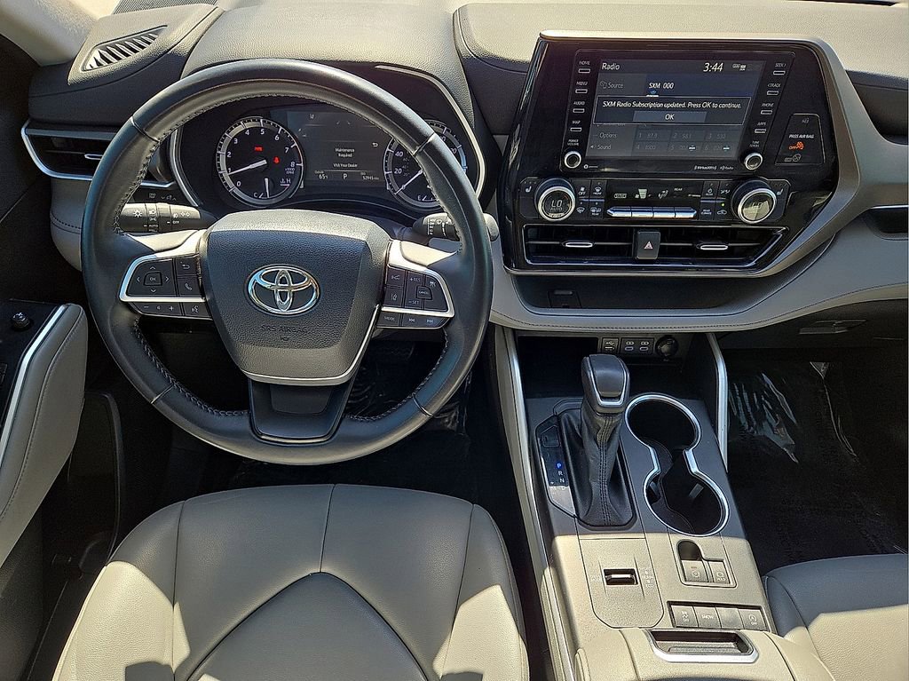Used 2022 Toyota Highlander XLE image 19