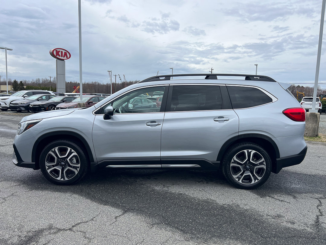 Used 2023 Subaru Ascent Limited image 2