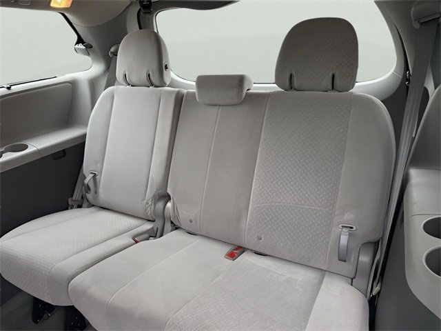 Used 2015 Toyota Sienna LE image 18