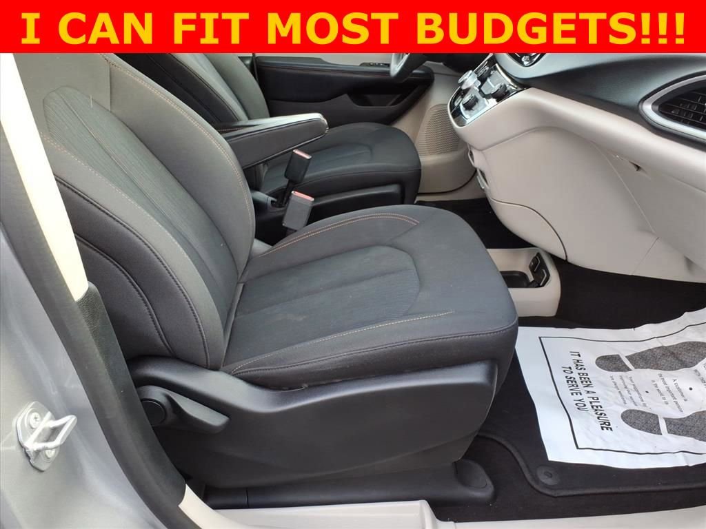 Used 2017 Chrysler Pacifica Touring image 8