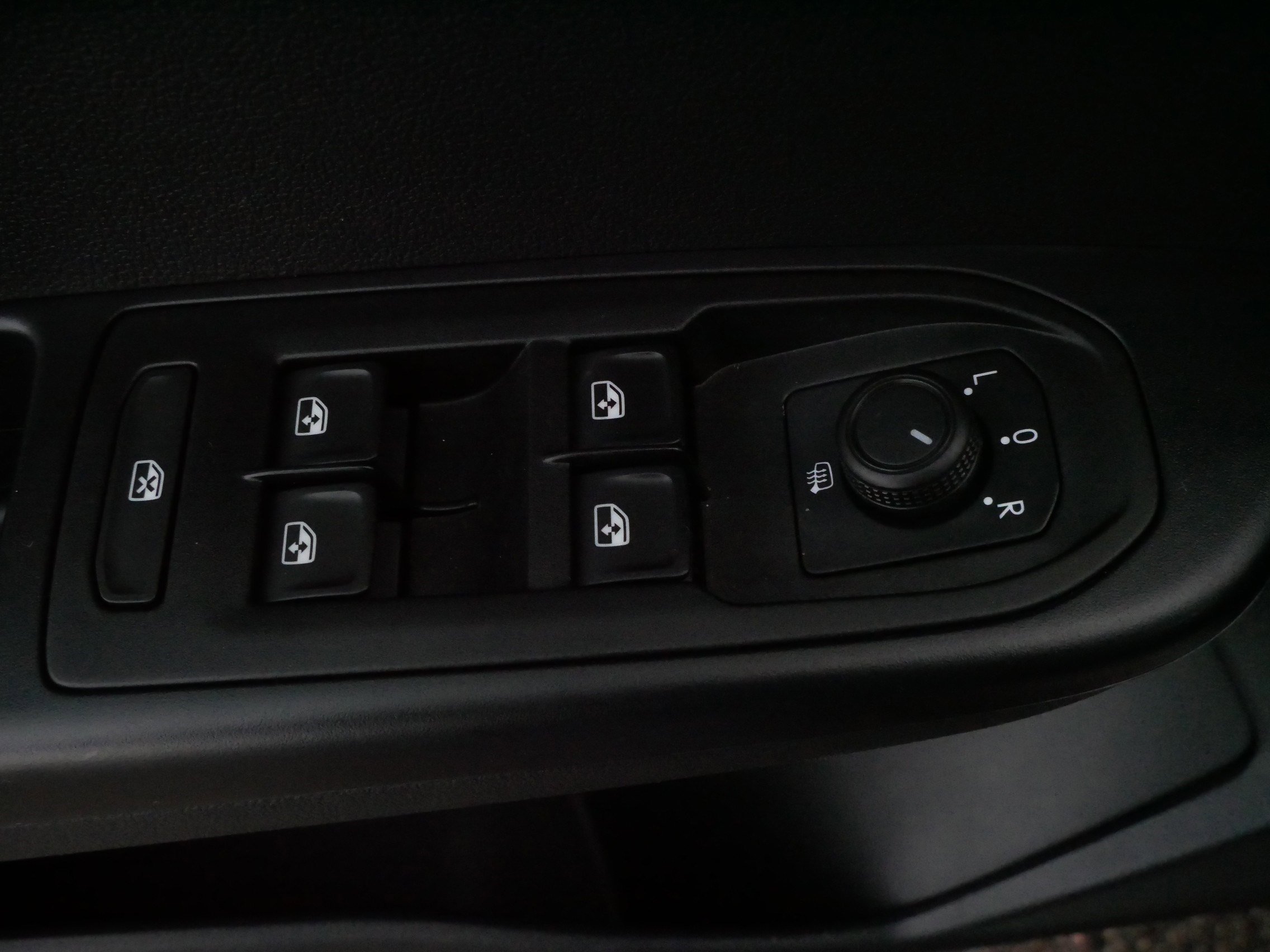 Certified 2023 Volkswagen Taos SE w/ Panoramic Sunroof Package image 19