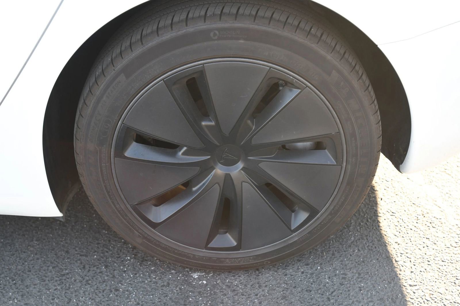 Used 2024 Tesla Model 3 Standard Range image 9