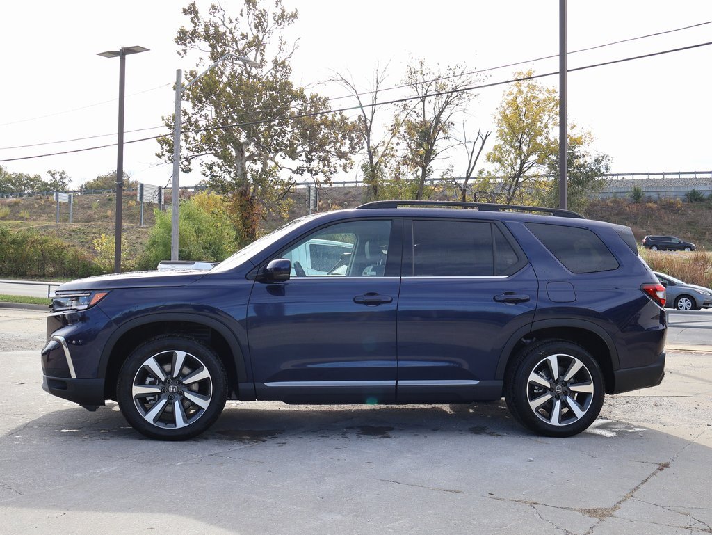 New 2025 Honda Pilot Touring image 3