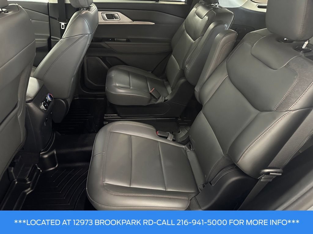 Used 2025 Ford Explorer Active w/ Active Comfort Package AWD/4WD image 19