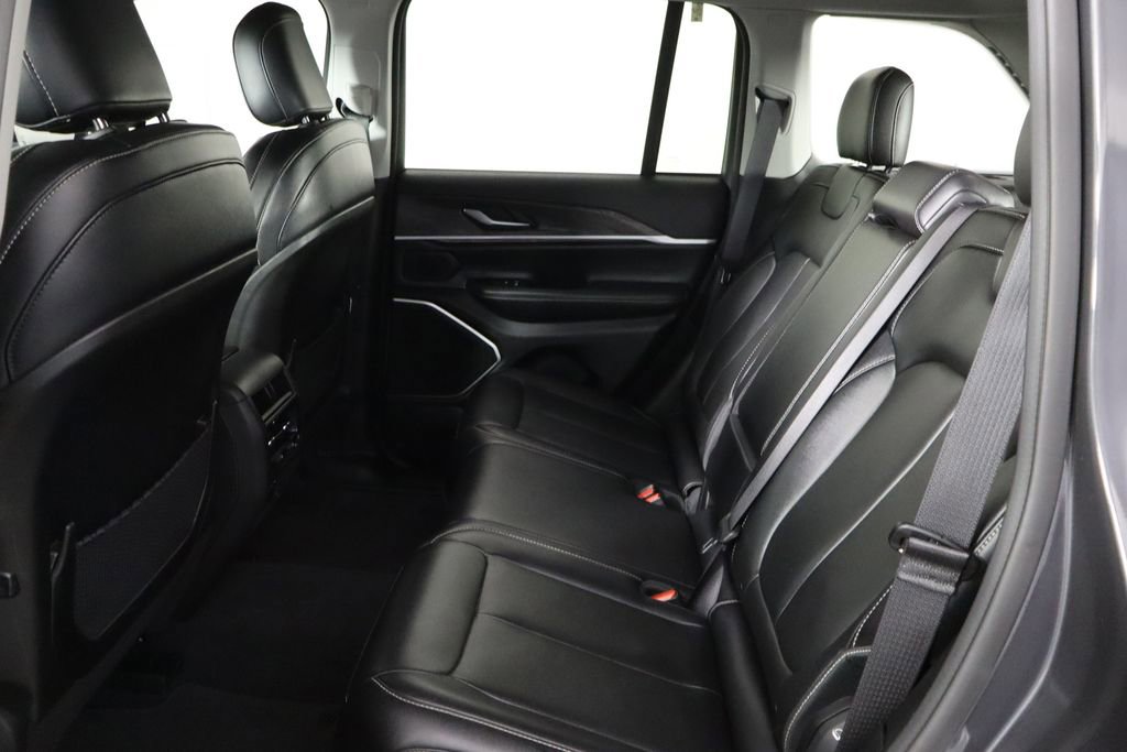 Used 2023 Jeep Grand Cherokee Limited RWD image 16