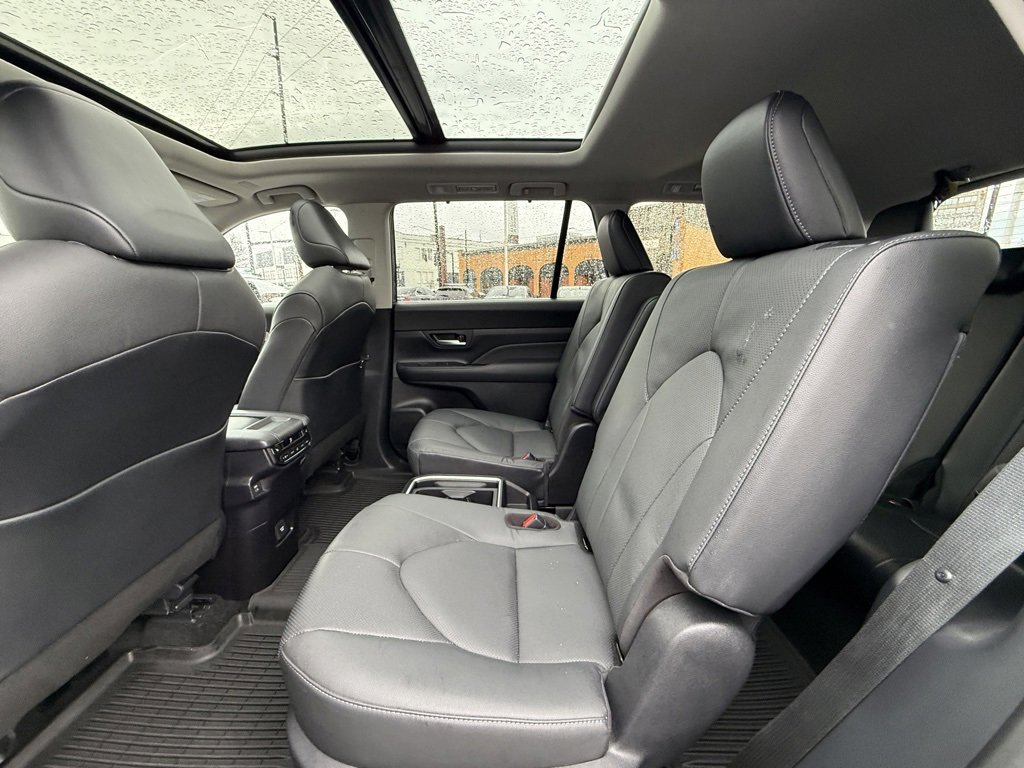 Certified 2025 Toyota Grand Highlander FWD image 17