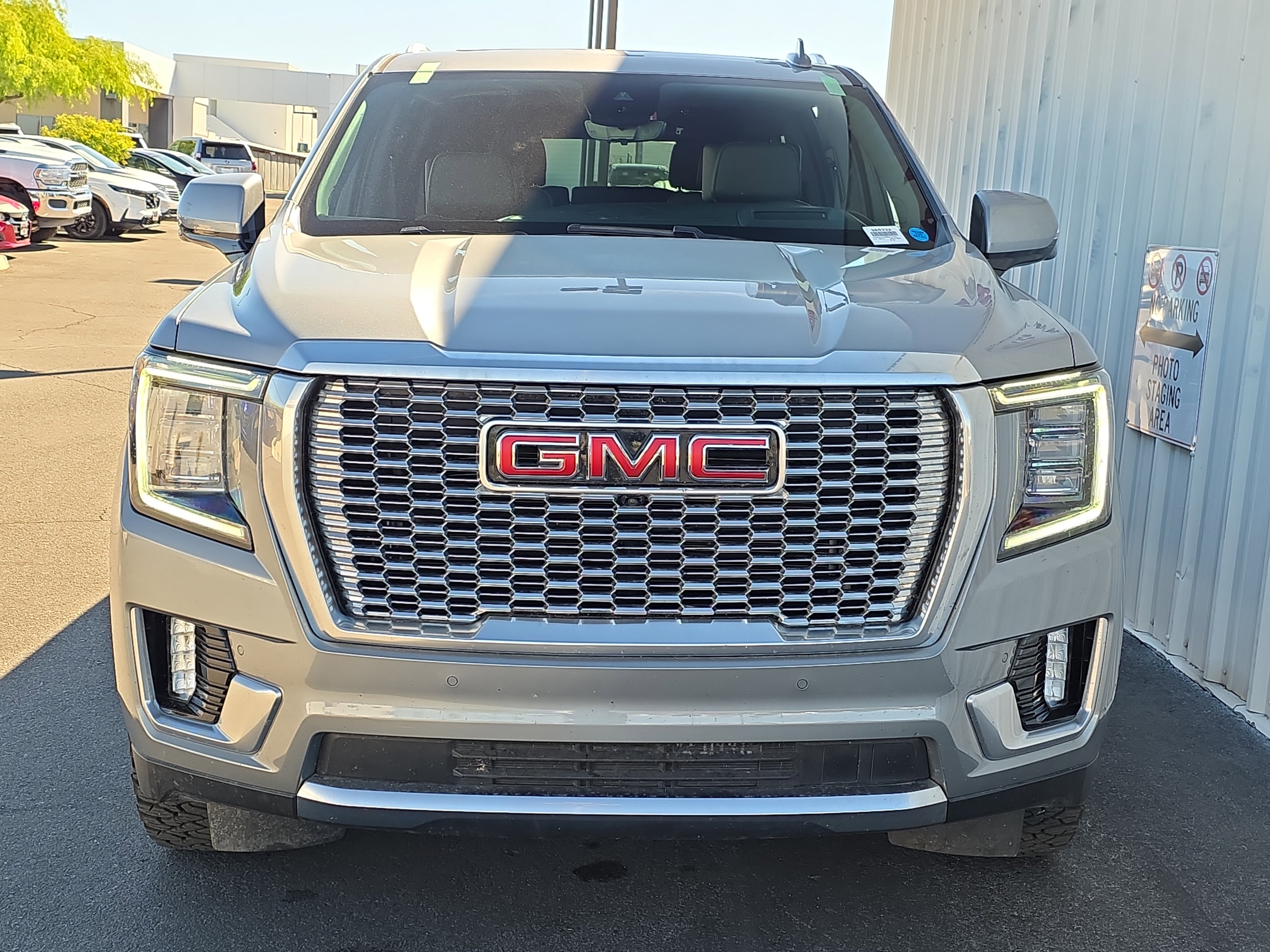 Used 2024 GMC Yukon XL Denali w/ Advanced Technology Package image 2
