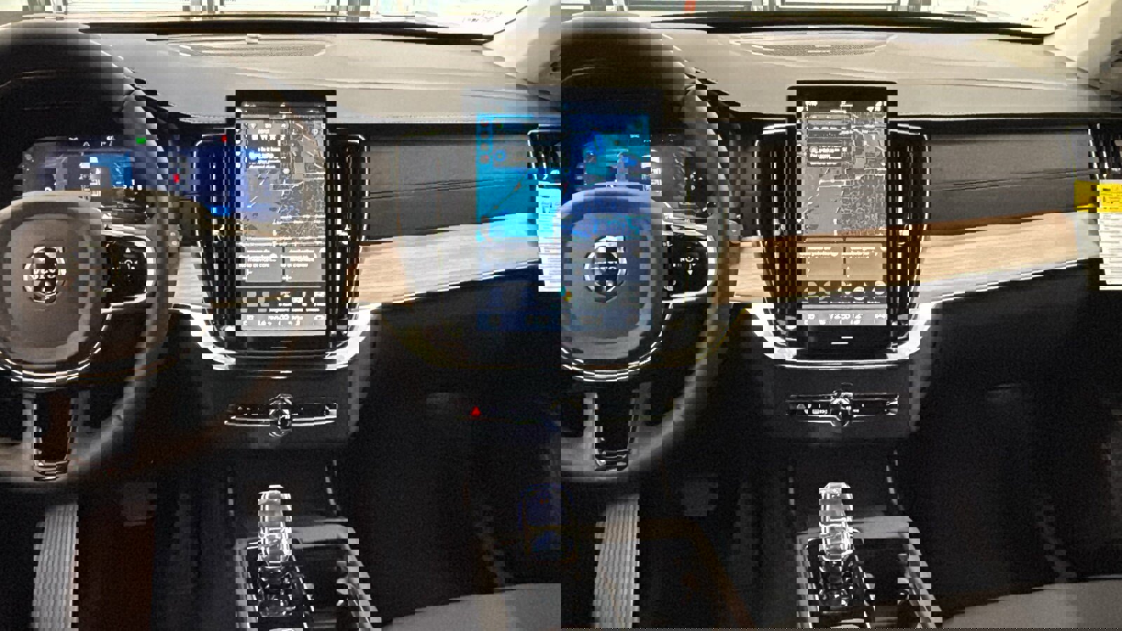 New 2026 Volvo XC90 B6 Plus w/ Protection Package Premier image 11