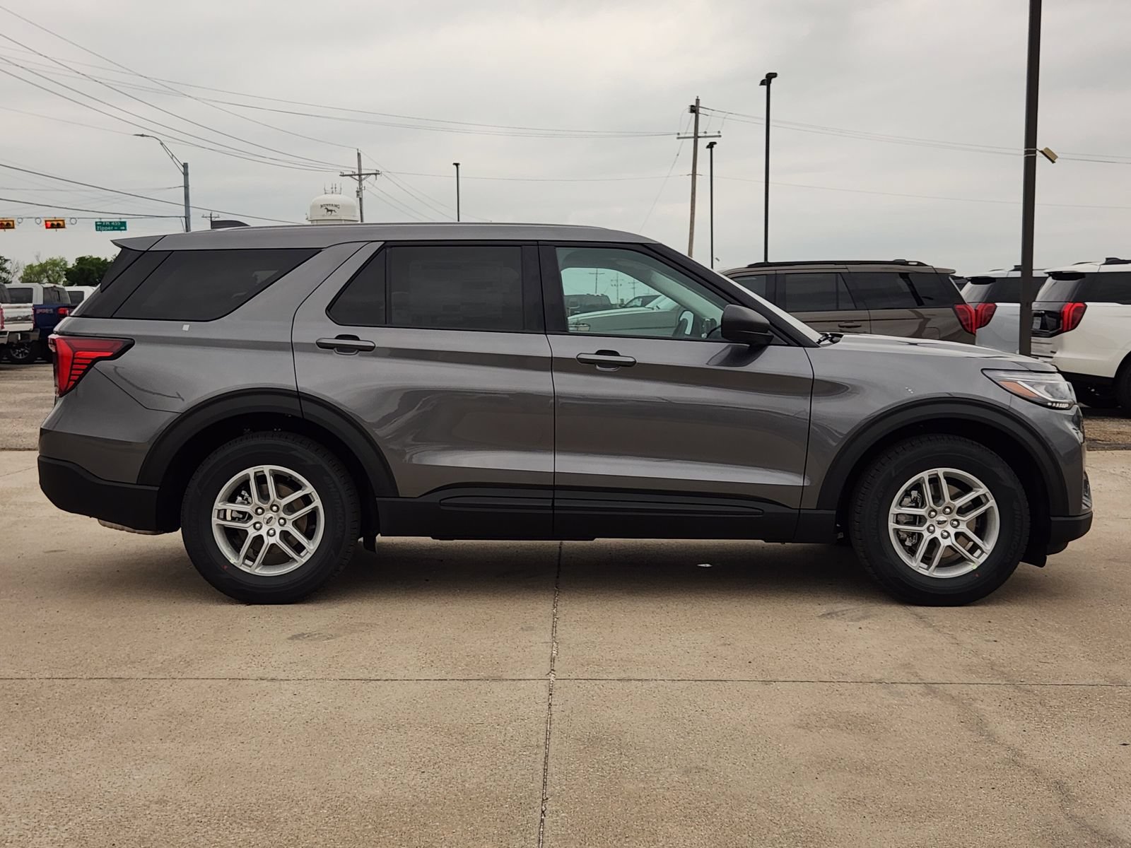 New 2026 Ford Explorer Active RWD image 7