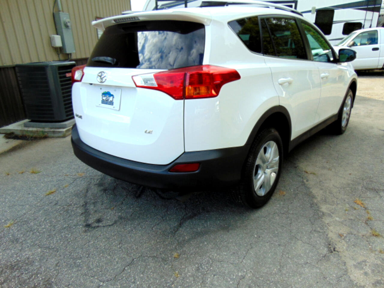 Used 2014 Toyota RAV4 LE FWD image 2