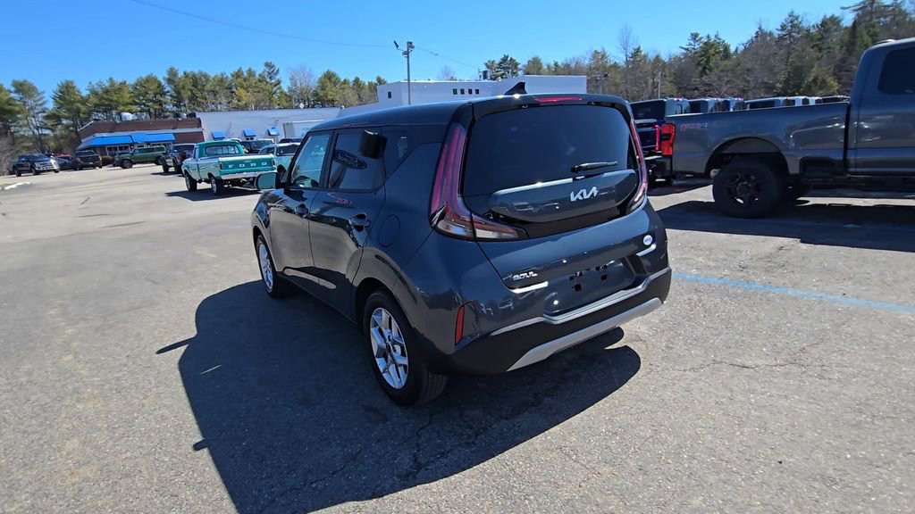 Used 2025 Kia Soul LX w/ LX Technology Package FWD image 17