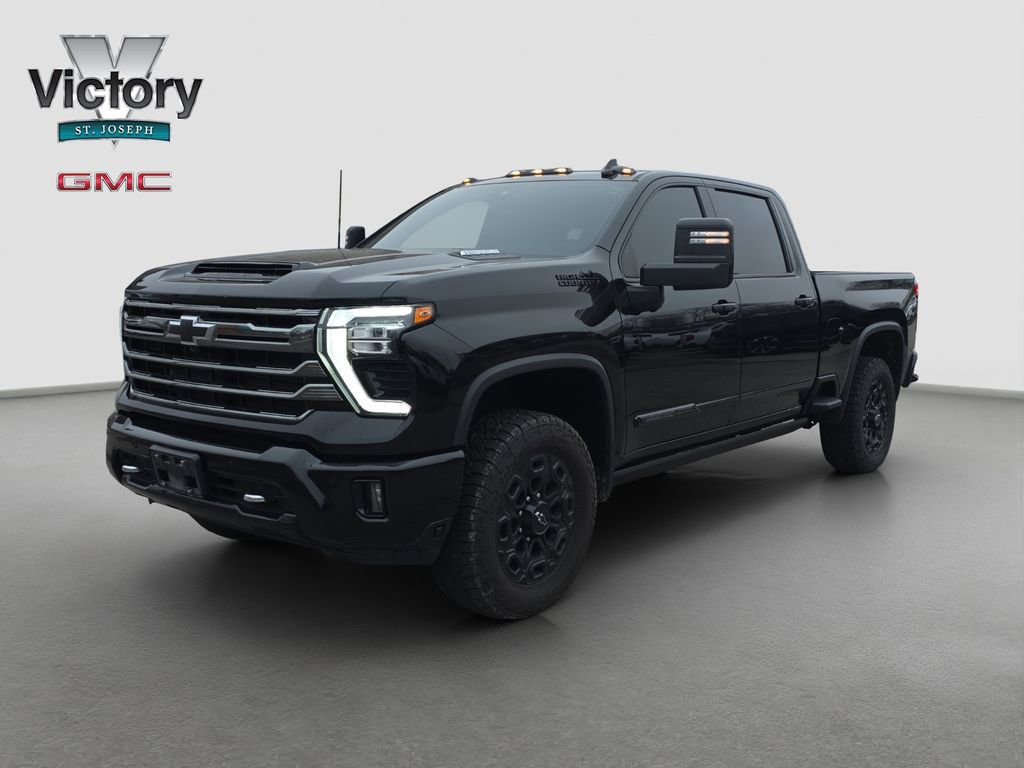 Used 2024 Chevrolet Silverado 3500 High Country w/ High Country Premium Package image 3