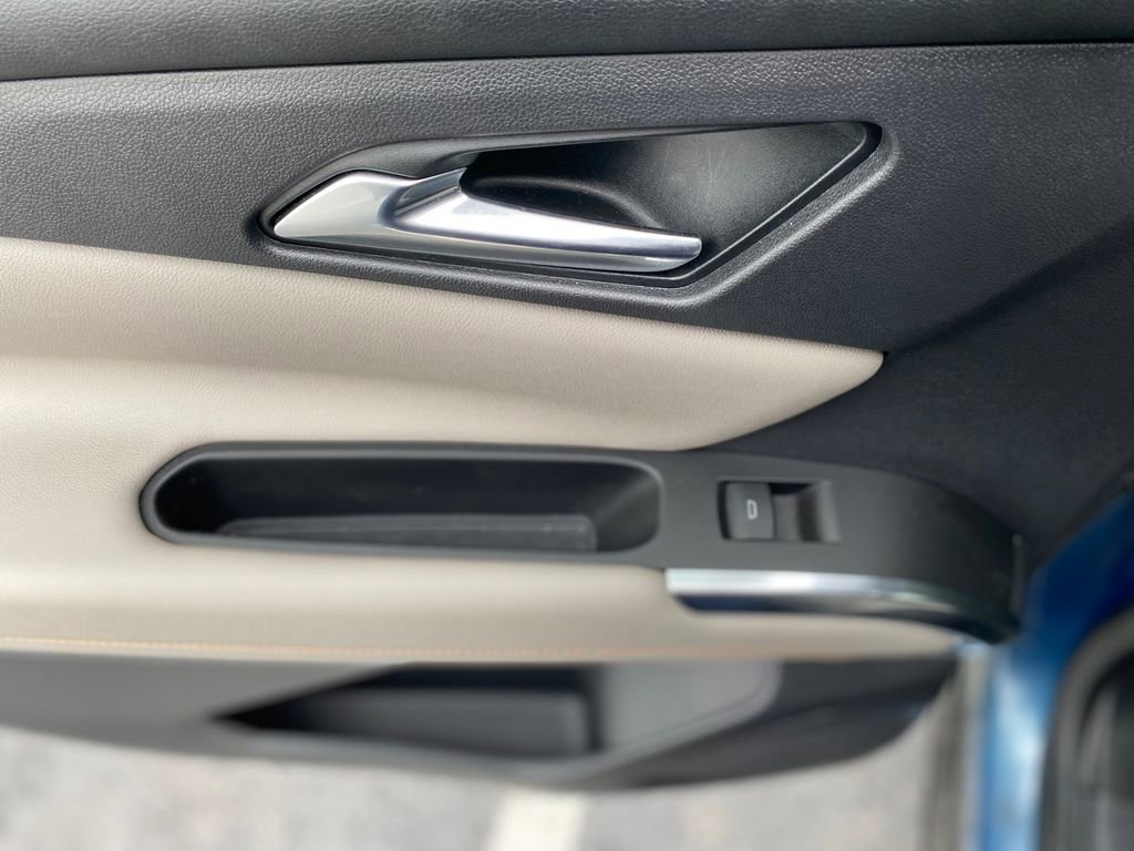 Used 2024 Chevrolet Traverse LT w/ LPO, Floor Liner Package FWD image 17