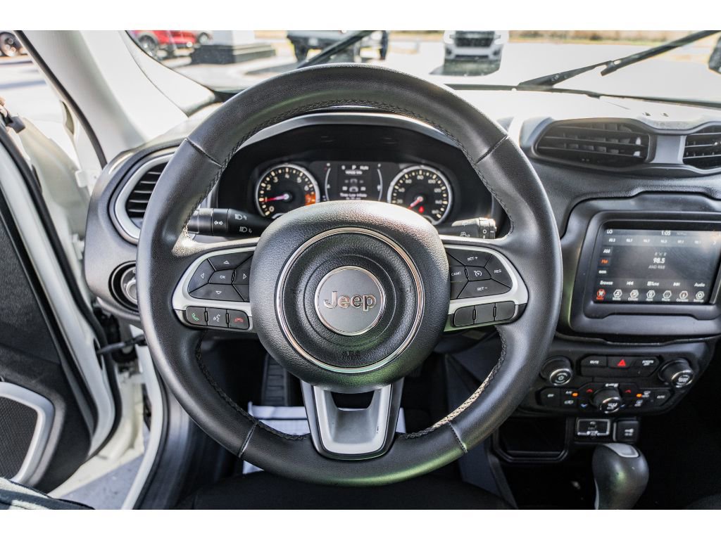 Used 2018 Jeep Renegade Latitude w/ Popular Equipment Group image 11