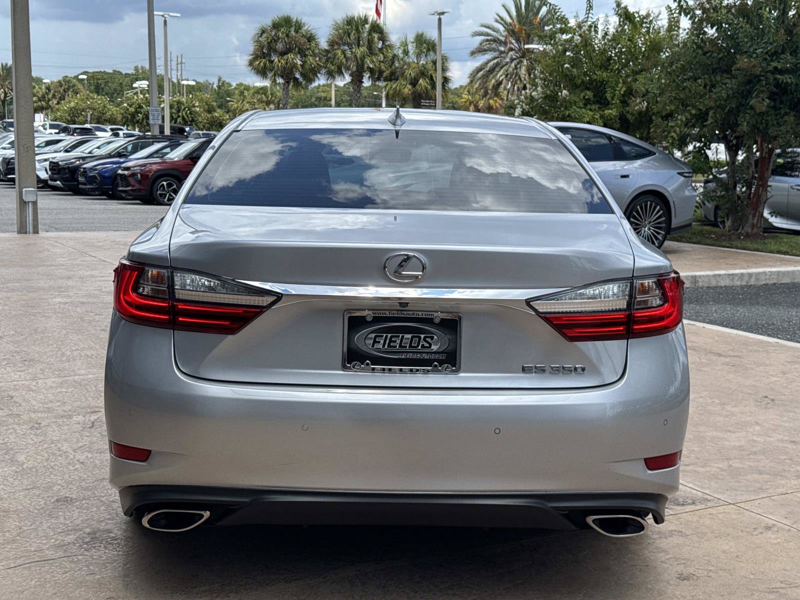 Used 2017 Lexus ES 350 w/ Luxury Package FWD image 4