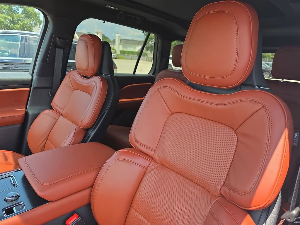 Used 2025 Lincoln Aviator Reserve w/ Equipment Group 201A image 24