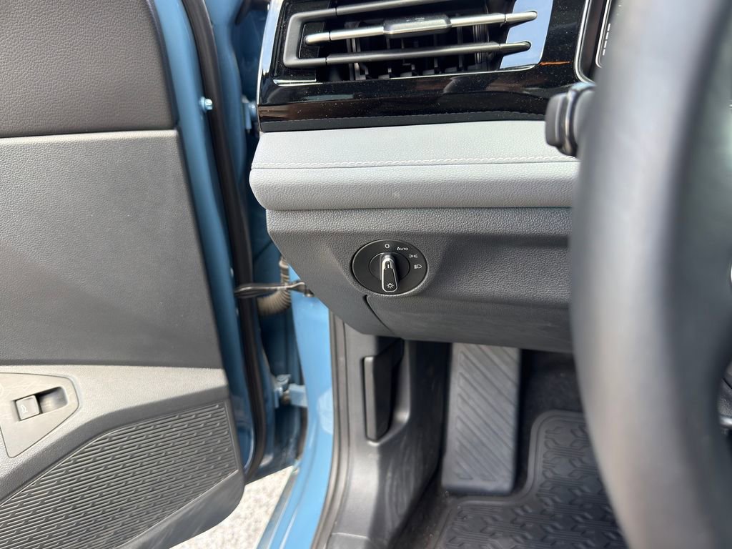 Certified 2025 Volkswagen Jetta SEL image 21