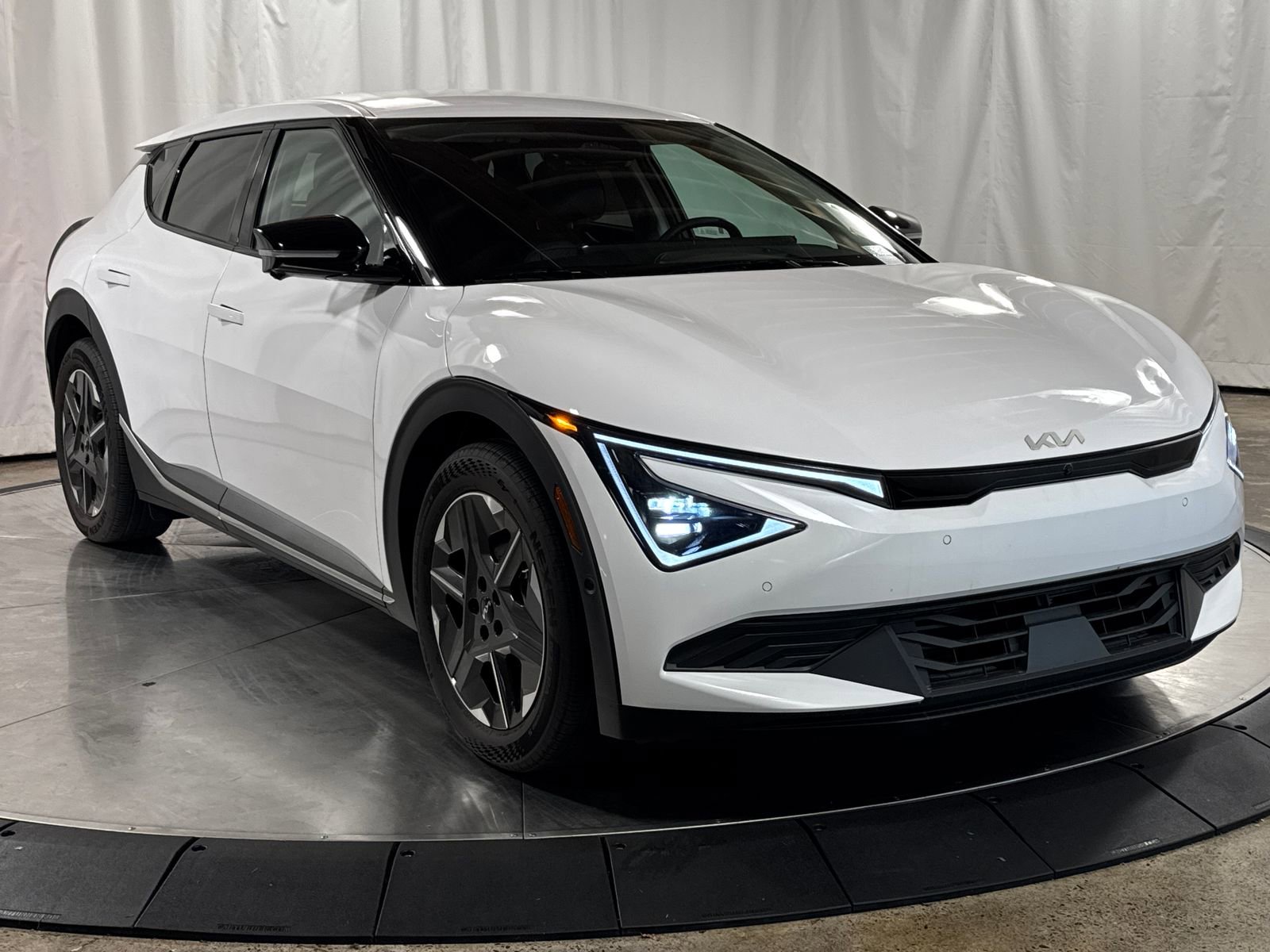 New 2025 Kia EV6 Light w/ Light LR Technology Package AWD/4WD image 7