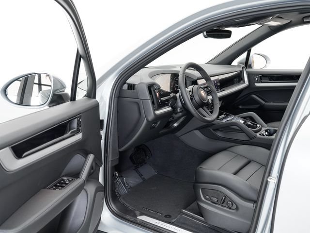 Certified 2025 Porsche Cayenne AWD/4WD image 7