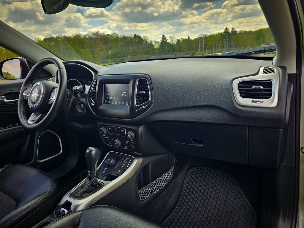 Used 2018 Jeep Compass Latitude w/ Popular Equipment Group AWD/4WD image 40