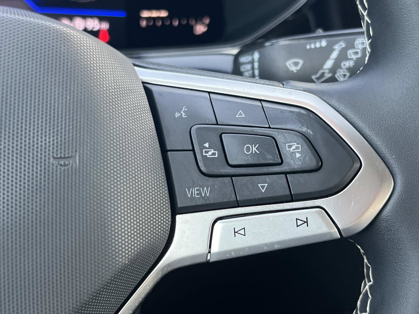 Certified 2022 Volkswagen Taos SE image 10