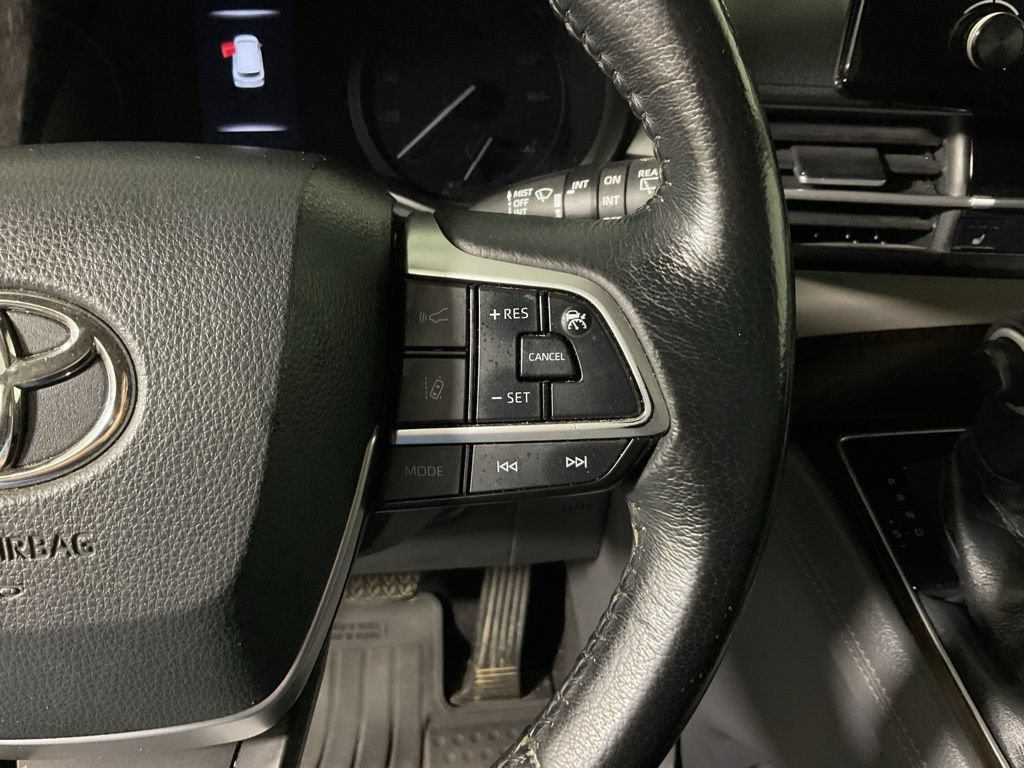 Used 2022 Toyota Sienna XLE FWD image 28
