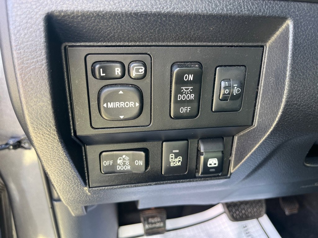 Used 2017 Toyota Tundra Platinum image 17