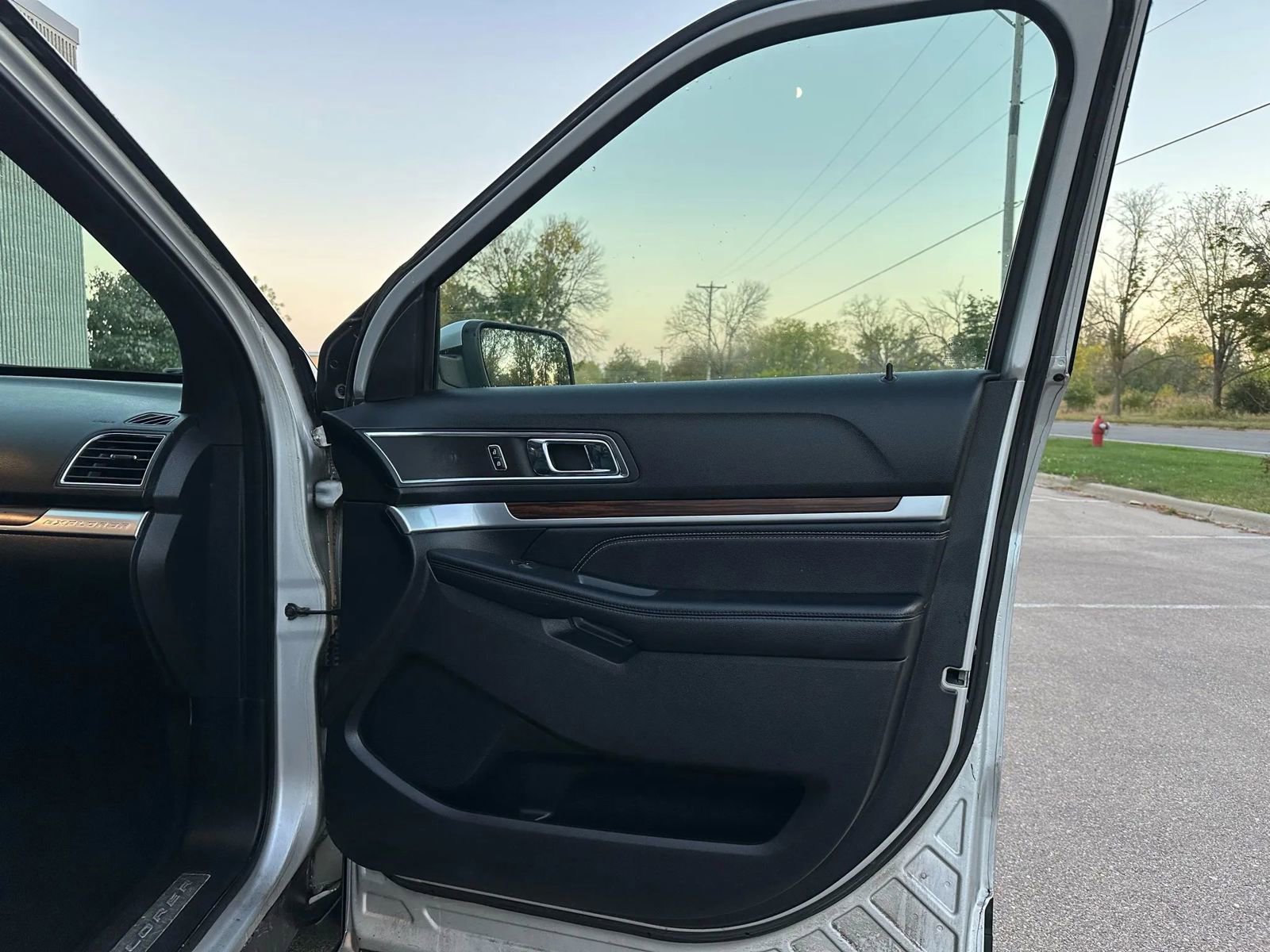 Used 2018 Ford Explorer Limited w/ Equipment Group 301A image 21