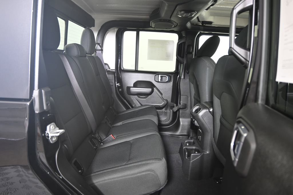 Used 2022 Jeep Gladiator Sport image 16