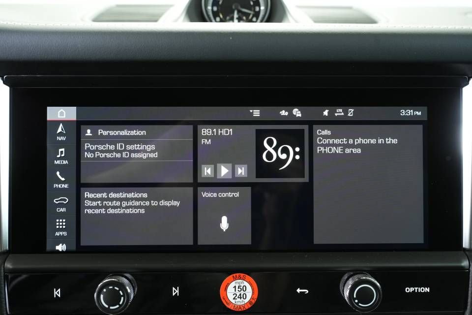 Certified 2025 Porsche Macan AWD/4WD image 17