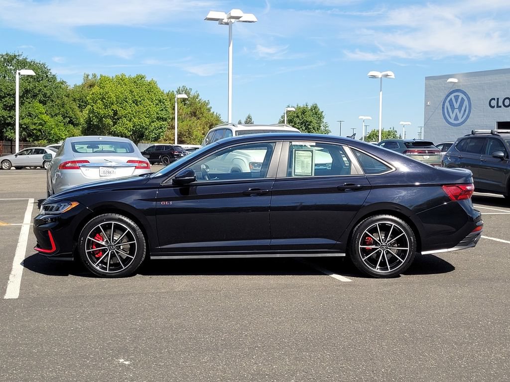 Used 2025 Volkswagen Jetta GLI Autobahn FWD image 9