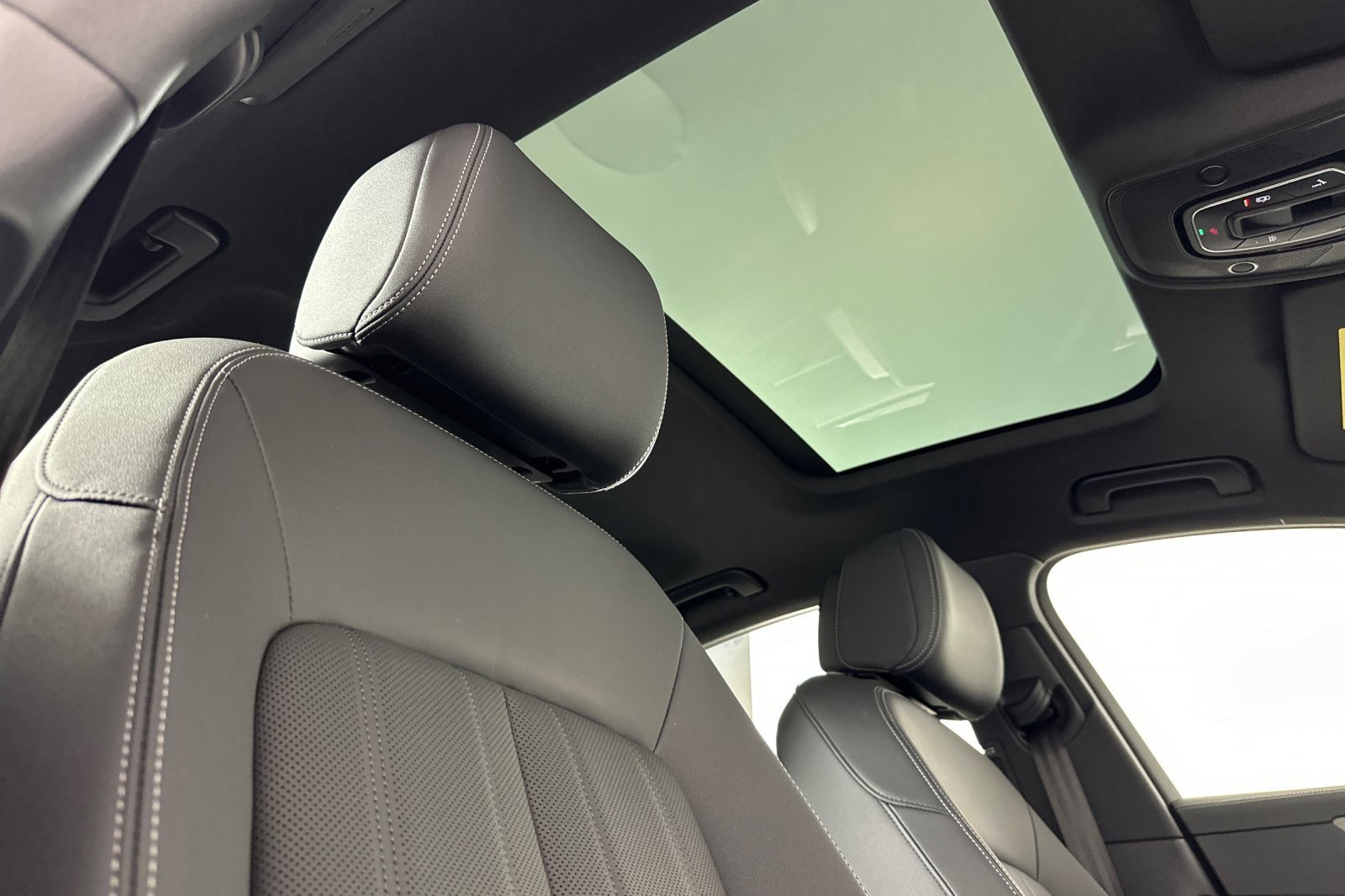 Used 2025 Audi A6 Premium Plus w/ Premium Plus Package image 15