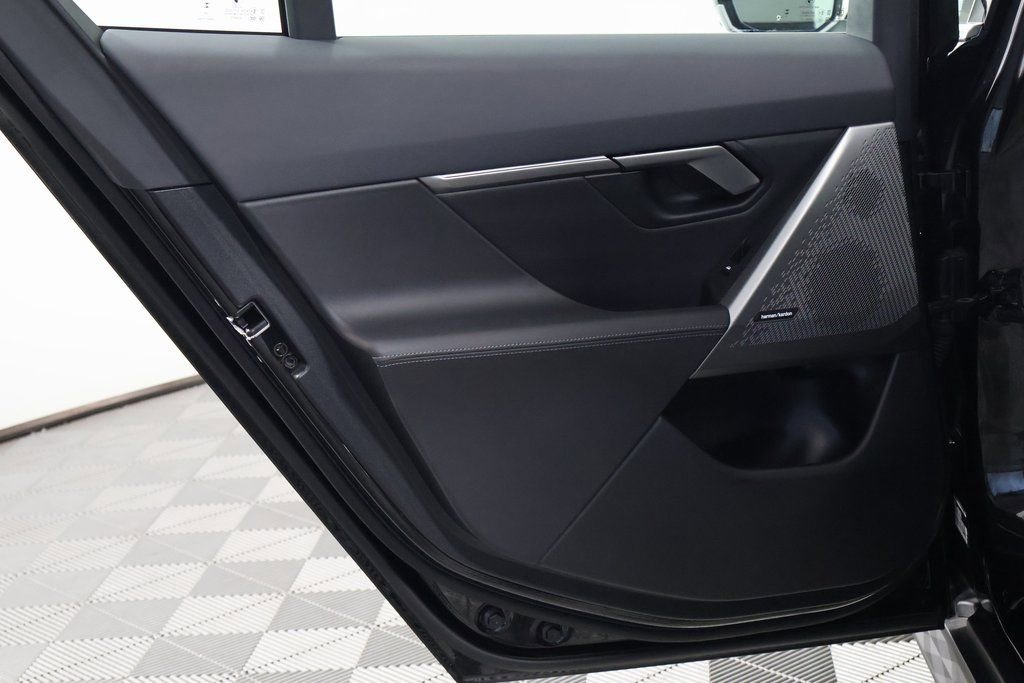 Used 2025 BMW i5 xDrive40 image 13