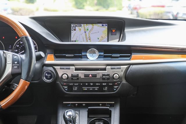 Used 2015 Lexus ES 300h w/ Navigation System Package FWD image 14