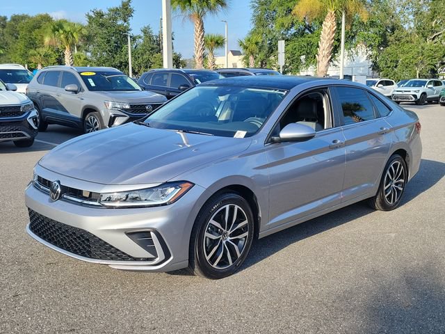 Used 2026 Volkswagen Jetta SE FWD image 2
