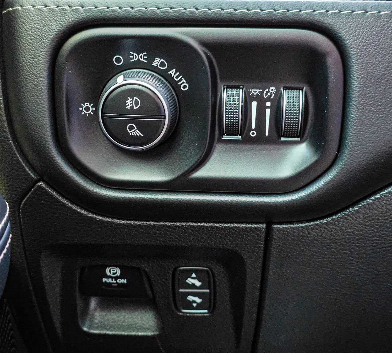 Used 2022 RAM 1500 Limited AWD/4WD image 35