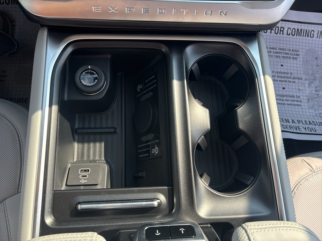 New 2027 Ford Expedition Platinum w/ Platinum Ultimate Package AWD/4WD image 16