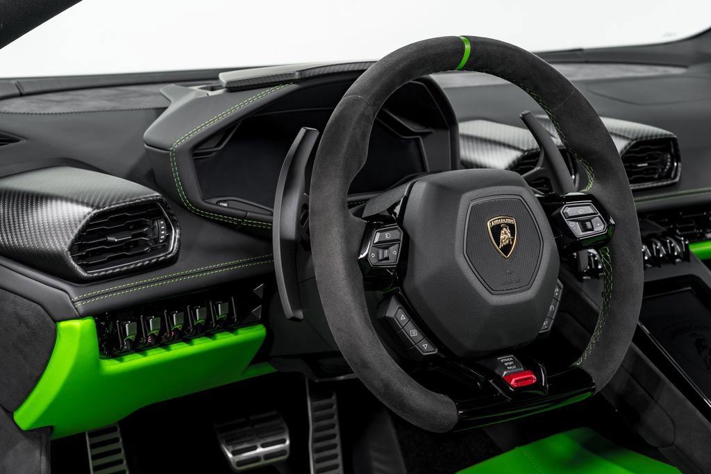 Used 2024 Lamborghini Huracan Sterrato image 13