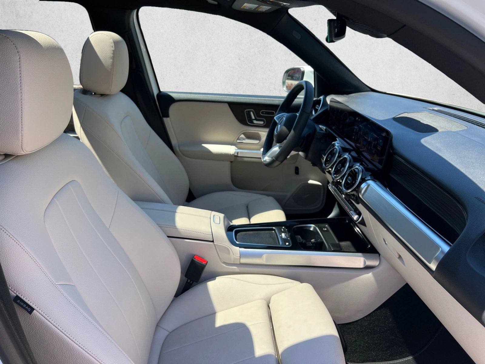 Used 2026 Mercedes-Benz GLB 250 4MATIC image 27
