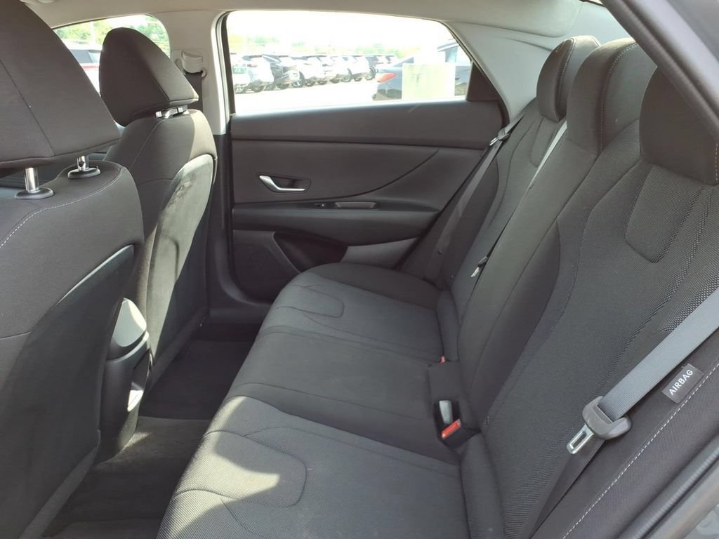 Used 2025 Hyundai Elantra SE FWD image 5