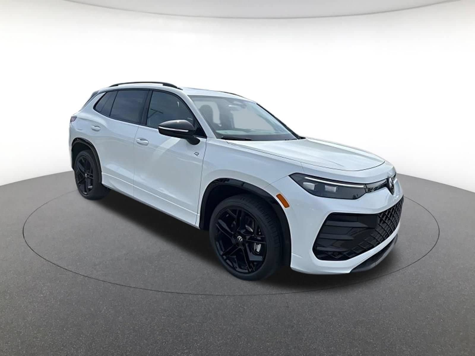 New 2026 Volkswagen Tiguan SE R-Line AWD/4WD image 1