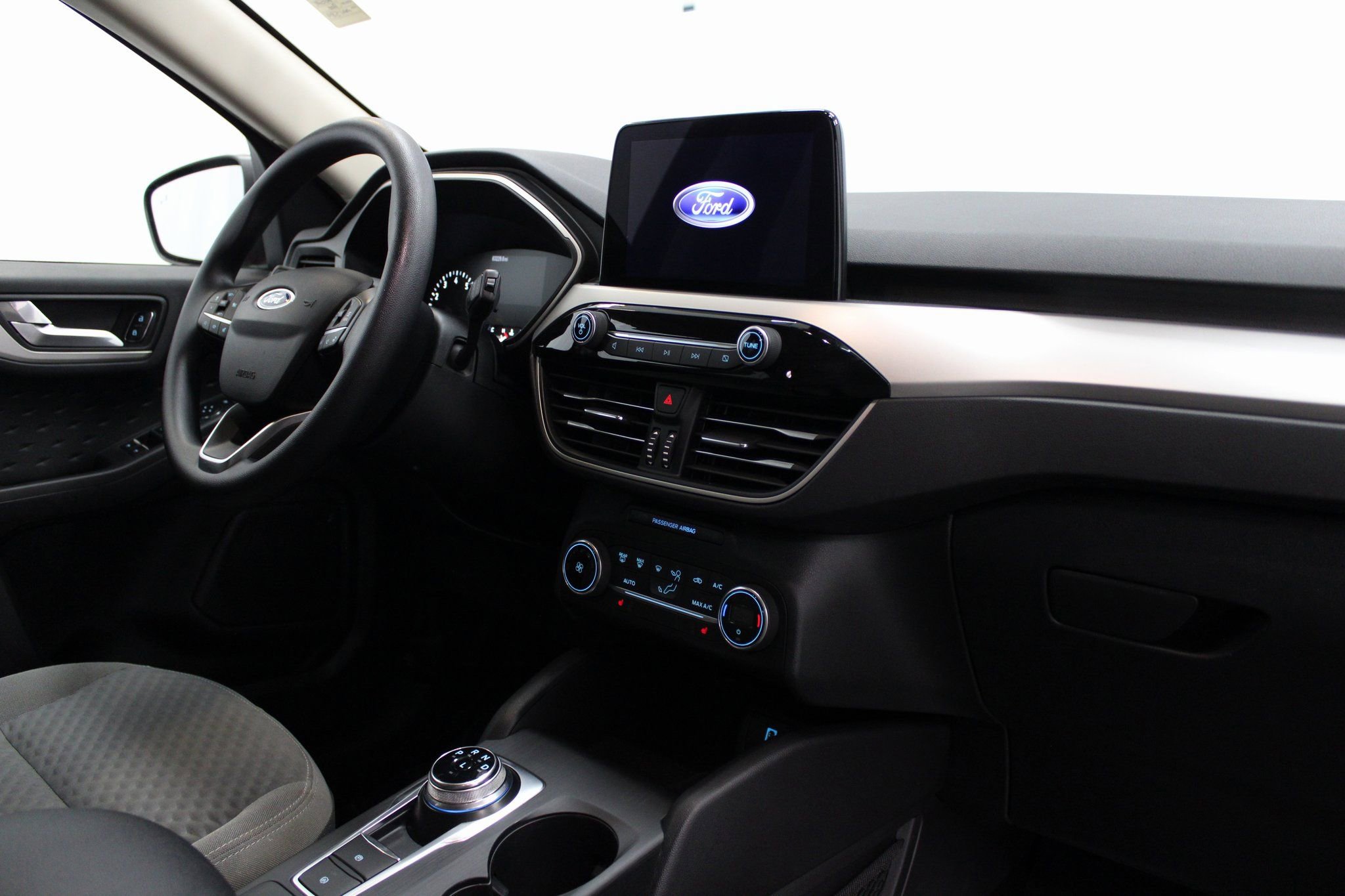 Used 2020 Ford Escape SE image 30