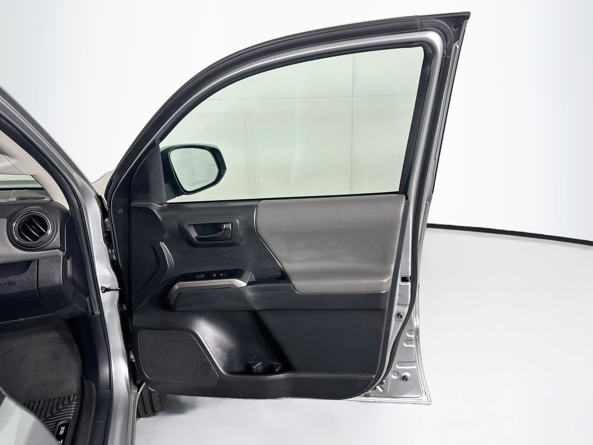 Used 2022 Toyota Tacoma SR5 w/ Technology Package RWD image 29
