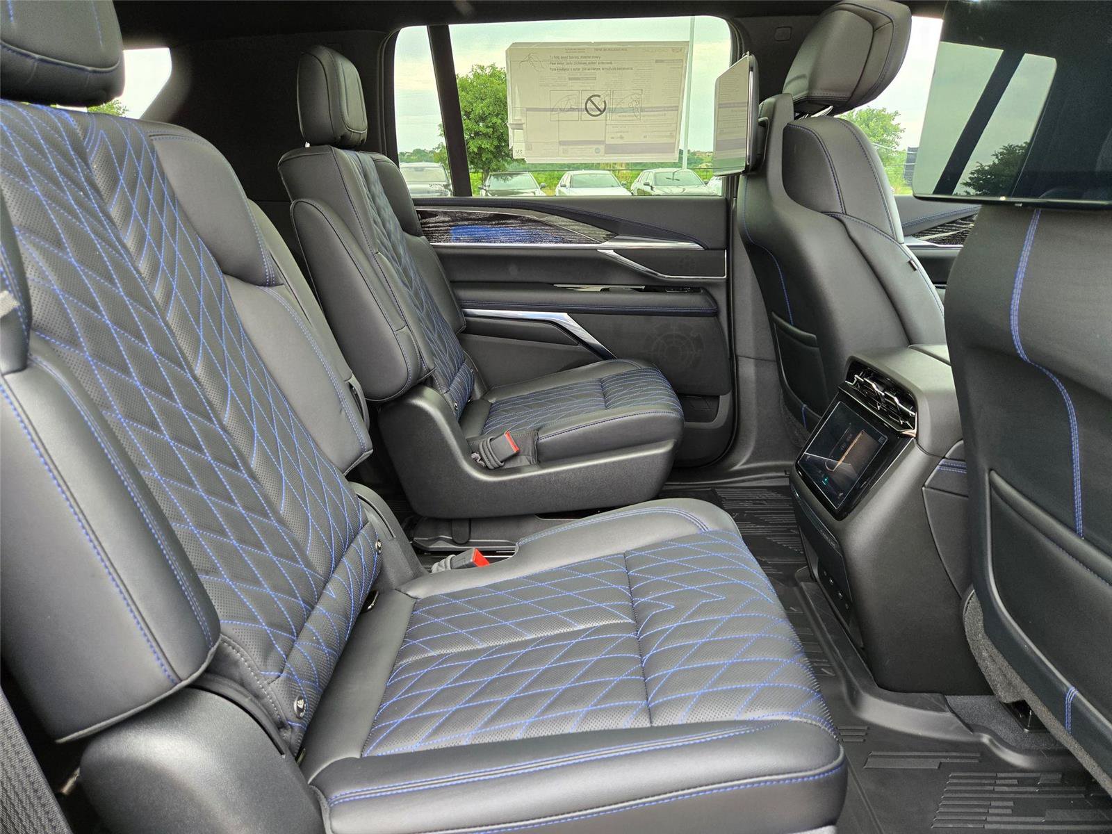 New 2026 Cadillac Escalade IQL Sport 1 w/ LPO, Floor Liner Package AWD/4WD image 31